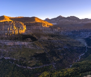 Hiszpania, Park Narodowy Ordesa y Monte Perdido, Pireneje, Góry, Drzewa, Kanion