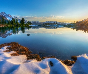 Góry, Promienie słońca, Kolumbia Brytyjska, Drzewa, Garibaldi Lake, Kanada, Jezioro