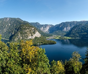Góry, Hallstatt, Drzewa, Jezioro Hallstattersee, Gmina Obertraun, Alpy, Austria, Wieś