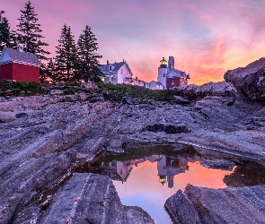 Latarnia morska, Drzewa, Skały, Domy, Stan Maine, Pemaquid Point Lighthouse, Stany Zjednoczone, Zachód słońca