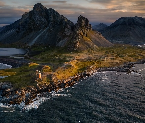 Góry, Islandia, Półwysep Hvalnes, Skały, Morze