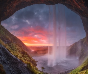 Skały, Chmury, Zachód słońca, Wodospad Seljalandsfoss, Islandia