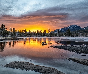 Kolorado, Park Narodowy Gór Skalistych, Sprague Lake, Stany Zjednoczone, Wschód słońca, Jezioro, Góry