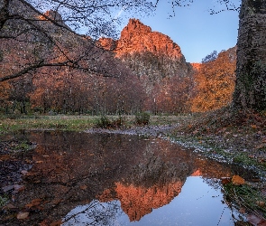 Jesień, Drzewa, Góry, Portugalia, Serra da Estrela, Park Przyrodniczy Serra da Estrela