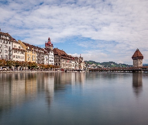 Domy, Rzeka Reuss, Miasto, Góry, Most Kapellbrucke, Szwajcaria, Lucerna