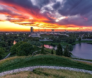 Zachód słońca, Drzewa, Monachium, Chmury, Staw, Niemcy, Park Olimpijski