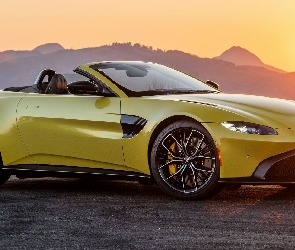 Aston Martin Vantage, Żółty