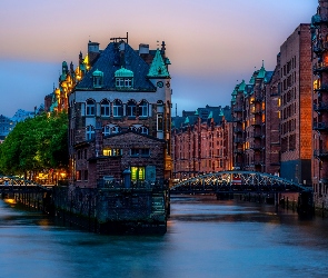 Niemcy, Drzewa, Mosty, Zmierzch, Światła, Kanały, Hamburg, Speicherstadt, Budynki