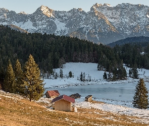 Szopy, Śnieg, Góry, Drzewa, Jezioro, Zima, Zamarznięte