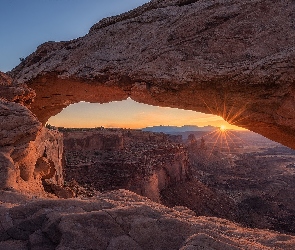 Skały, Kanion, Promienie słońca, Mesa Arch, Utah, Łuk, Stany Zjednoczone, Park Narodowy Canyonlands