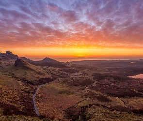 Wyspa Skye, Góry, Szkocja, Wzgórza, Zachód słońca, Quiraing, Chmury, Jeziora