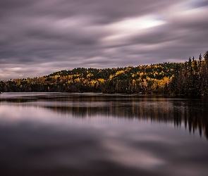 Quebec, Rzeka Manicouagan, Drzewa, Kanada, Niebo, Lasy, Zachmurzone