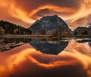 Styria, Księżyc, Zachód słońca, Austria, Góry, Góra, Jezioro, Północne Alpy Wapienne, Lake Putterersee, Las, Grimming, Drzewa