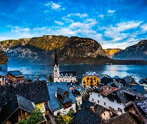 Góry, Hallstatt, Austria, Miasteczko, Kościół, Alpy, Jezioro Hallstattersee, Domy