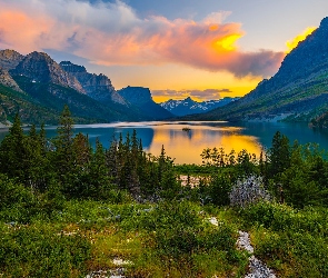 Góry, St. Mary Lake, Montana, Drzewa, Jezioro, Stany Zjednoczone, Park Narodowy Glacier