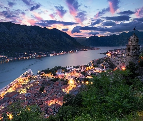 Zatoka Kotorska, Światła, Stare Miasto, Czarnogóra, Domy, Góry, Kotor