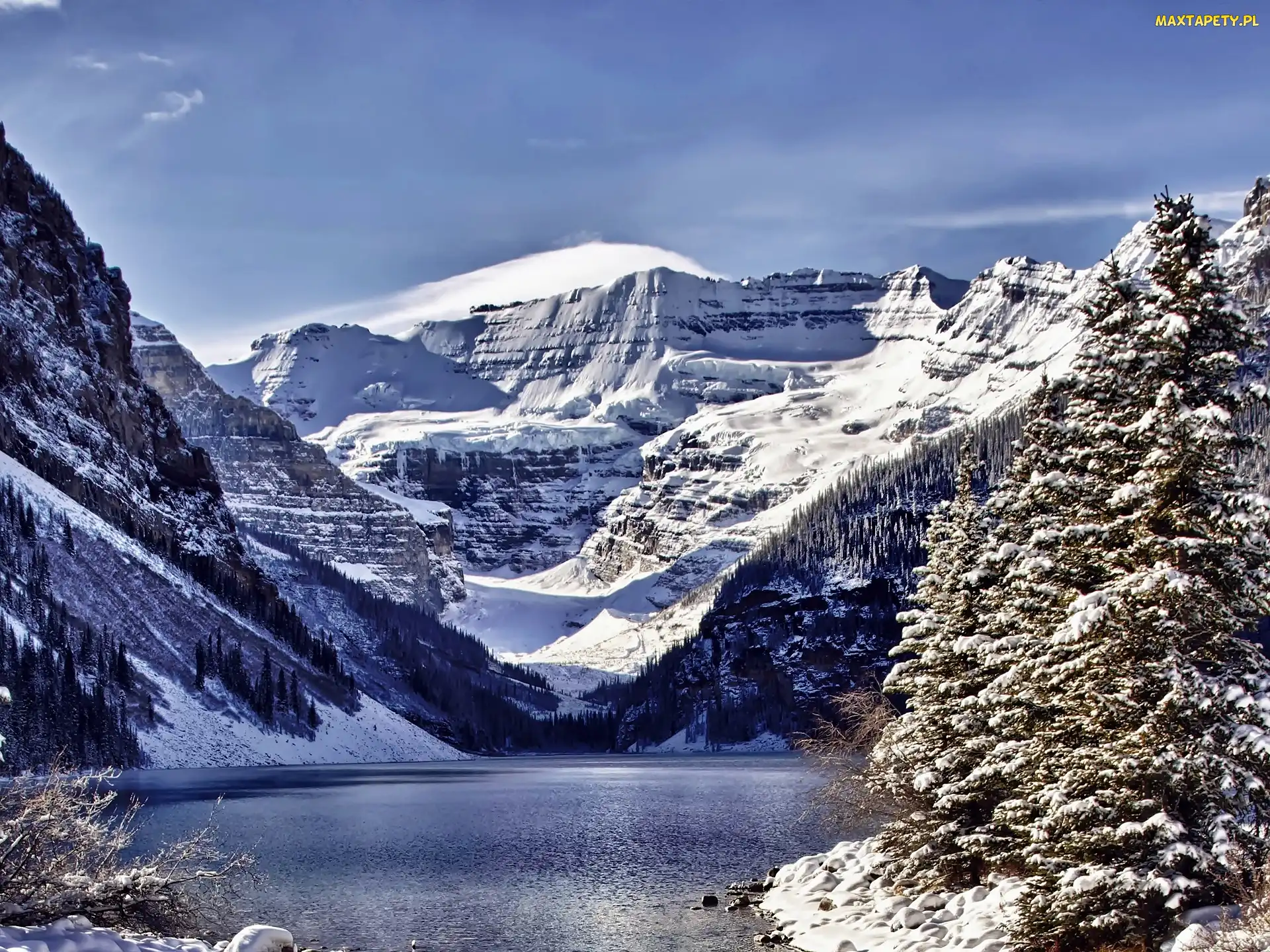 Tapety zdjęcia Jezioro Lake Louise Góry Prowincja Alberta Kanada