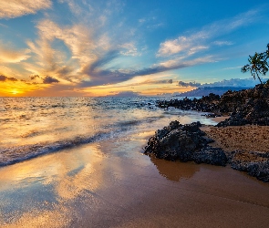 Morze, Palmy, Plaża Kihei, Hawaje, Zachód słońca, Chmury