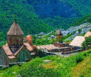 Klasztor, Górski Karabach, Drzewa, Azerbejdżan, Trawa, Lasy, Dadivank, Wieża, Góry